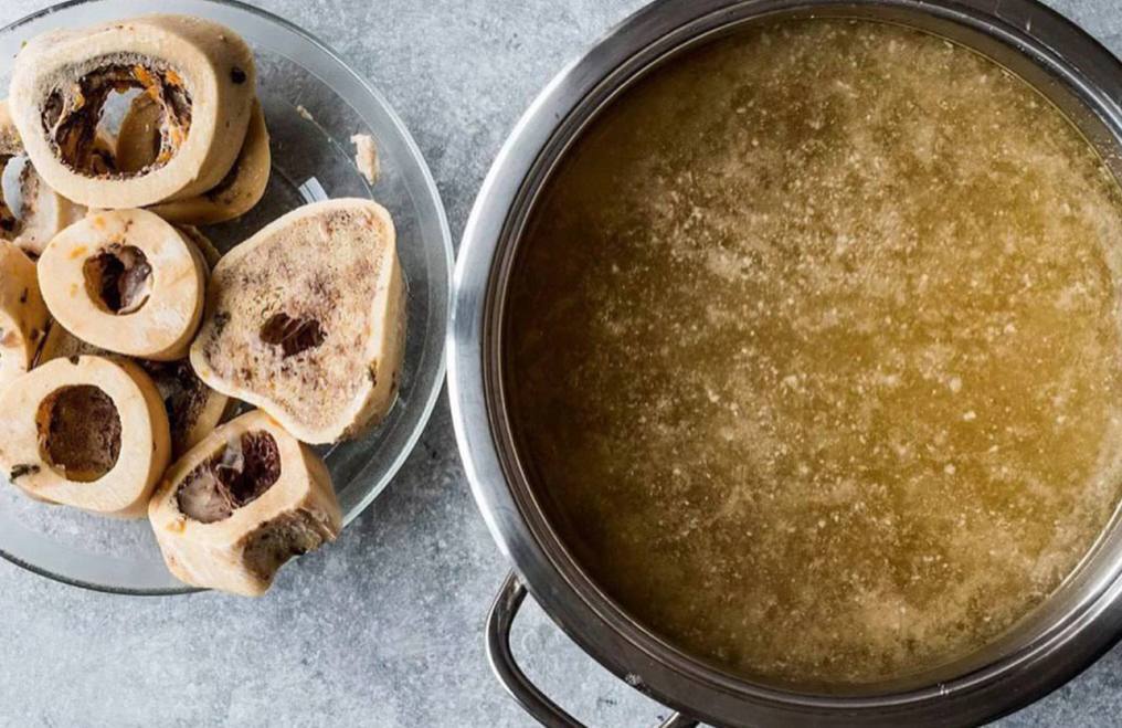 Καθαρό κολλαγόνο — ο ζωμός από κόκαλα δρα καλύτερα από οποιοδήποτε συμπλήρωμα!